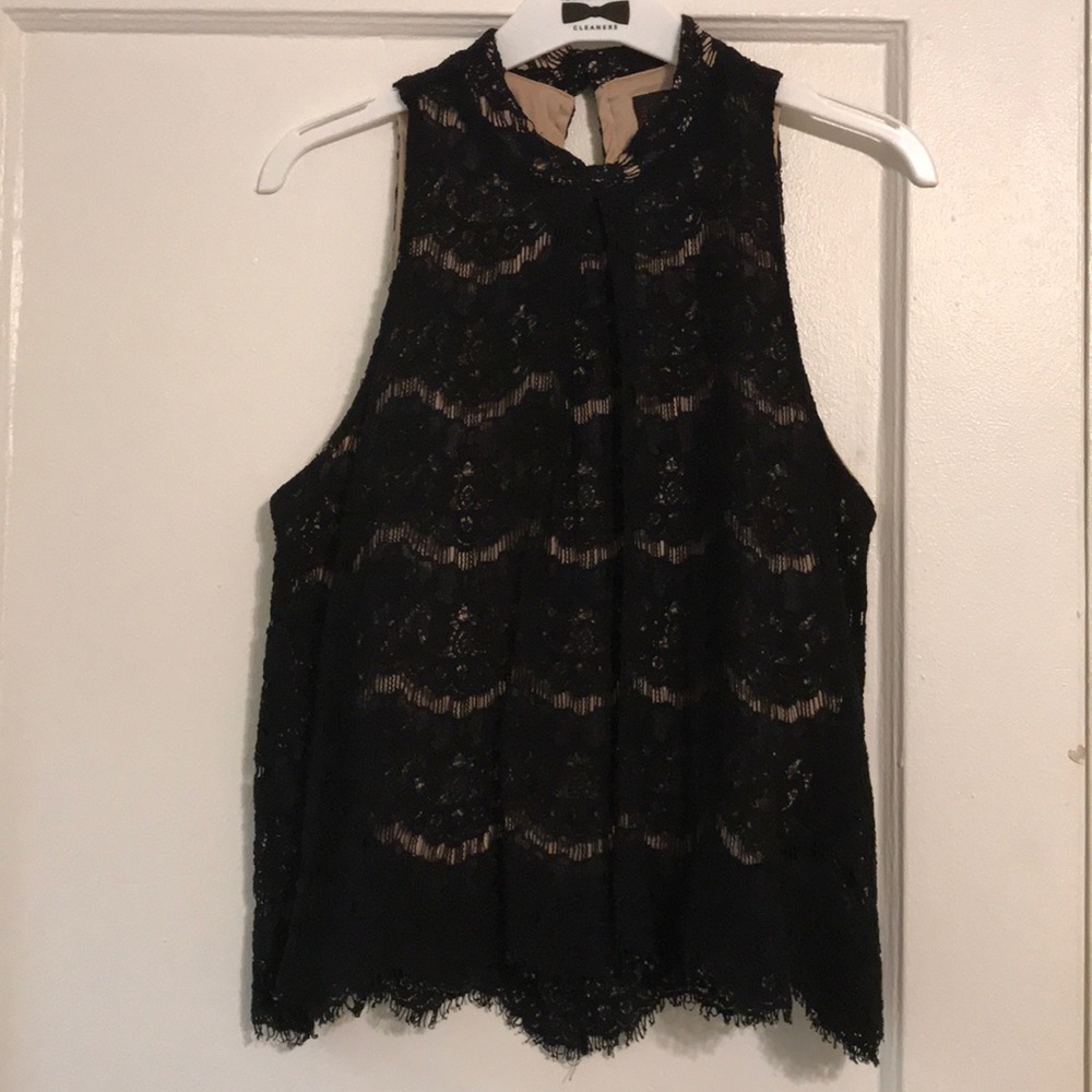 FIRE, Los Angeles - Black scalloped lace crop top!